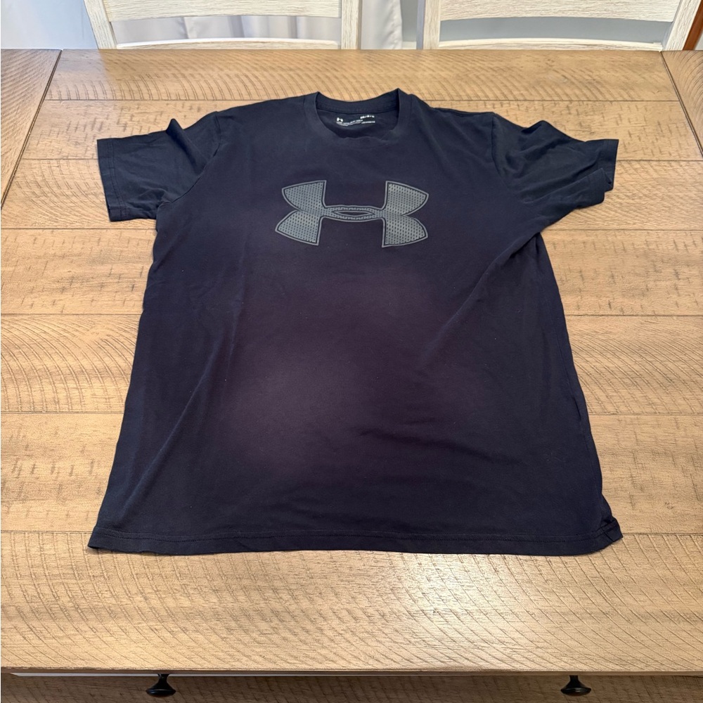 Under Armour Men's Dark Tee with Logo